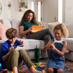 Flexibilidad e ingresos: el atractivo de la venta directa para miles de madres emprendedoras